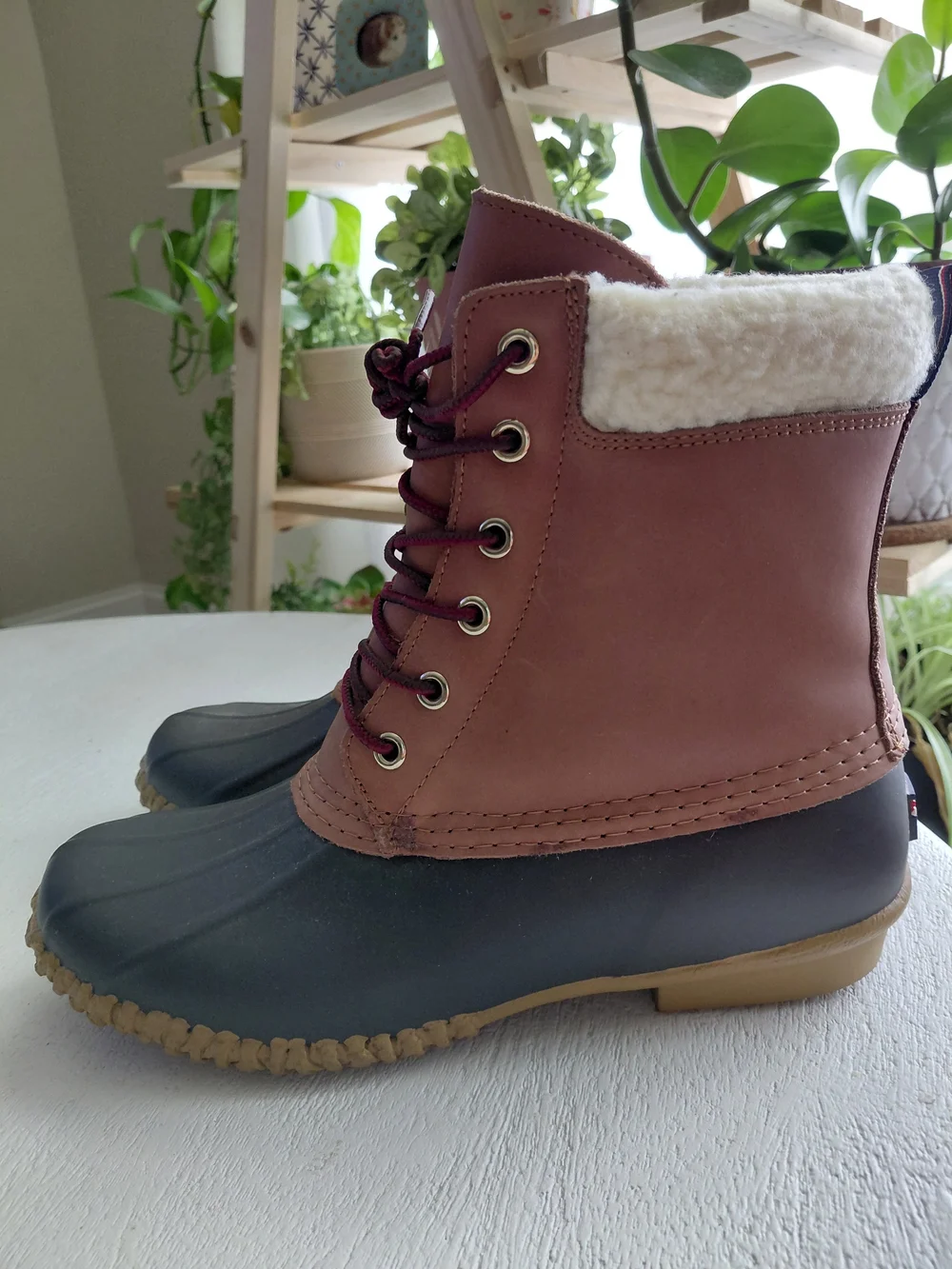 Tommy Hilfiger Women's Waterproof Winter Lace-Up Boots